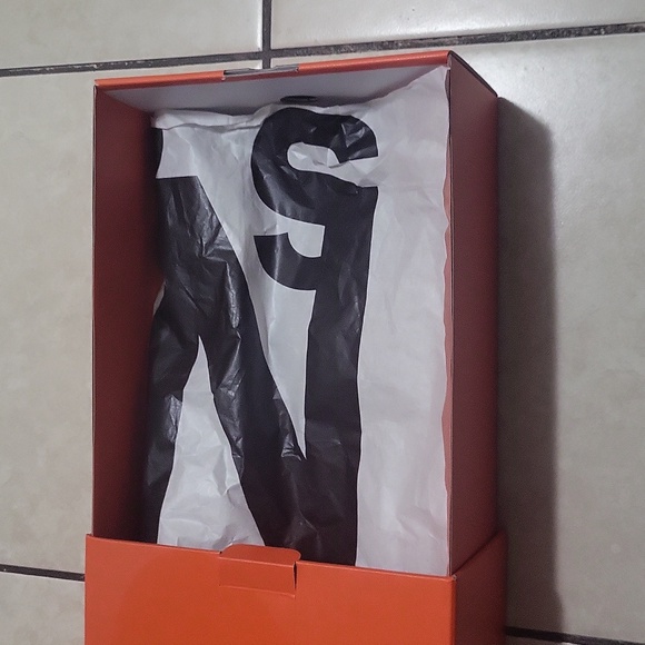 Empty shoe box - Picture 6 of 6